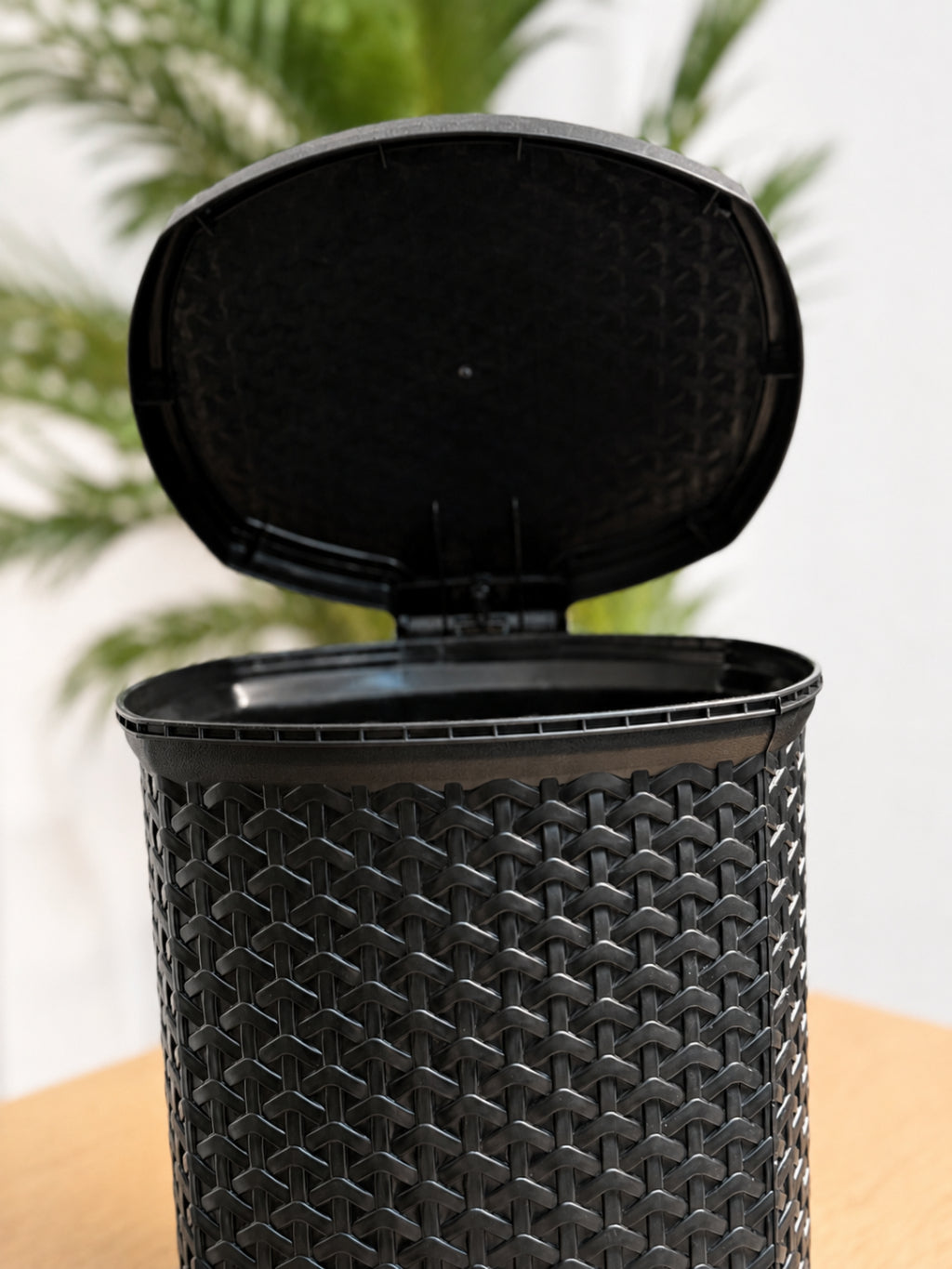 Conjunto 02 Lixeiras com acionamento em Pedal Rattan 7 Litros